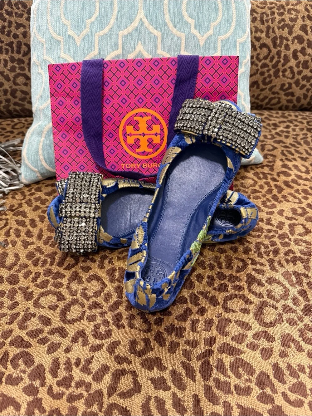 New Condition Tory Burch Viola Embellished Bow Blue & Gold Velvet 7